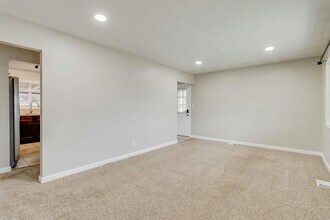 4802 Amesborough Rd in Dayton, OH - Building Photo - Building Photo