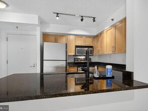 7500 Woodmont Ave, Unit 901 in Bethesda, MD - Building Photo - Building Photo