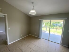 160 Zenith Cir in Ft. Myers, FL - Building Photo - Building Photo