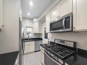 239 Hawthorn St-Unit -239 in San Diego, CA - Building Photo - Building Photo