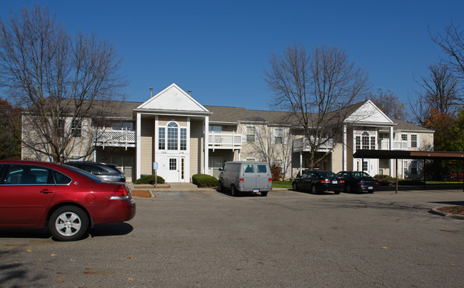 Eastwind Apartments in East Lansing, MI - Foto de edificio - Building Photo