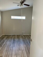 8319 W Alvarado St in Phoenix, AZ - Foto de edificio - Building Photo