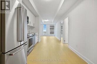 3240 William Coltson Ave in Oakville, ON - Building Photo - Building Photo