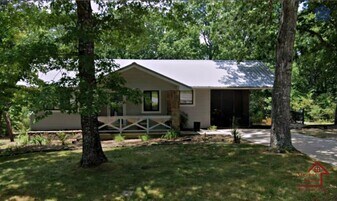 165 Lakeshire Dr in Crossville, TN - Building Photo