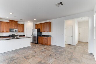 8044 Satin Carnation Ln in Las Vegas, NV - Building Photo - Building Photo