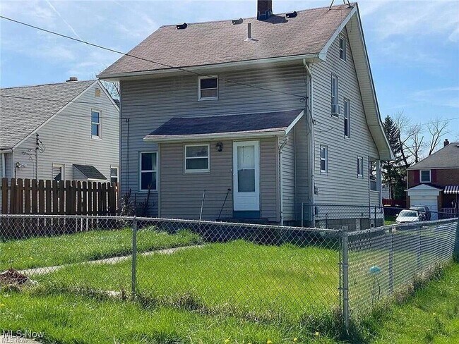 5103 Philip Ave in Maple Heights, OH - Building Photo - Building Photo