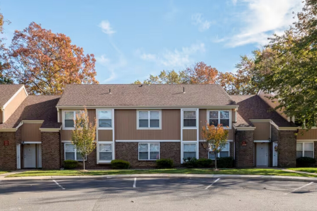 Dutchtown Manor Apartments in Lakewood, NJ - Building Photo