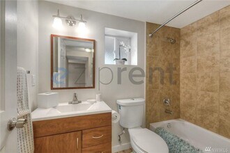 5137 S Holly St in Seattle, WA - Building Photo - Building Photo