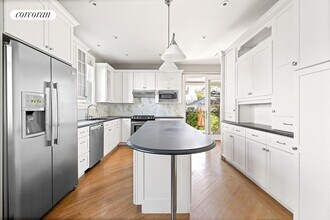 537 E 17th St in Brooklyn, NY - Building Photo - Building Photo