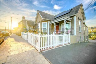 839 N Bunker Hill Ave in Los Angeles, CA - Building Photo