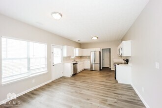 3302 Summer Brooke Ln in Union City, GA - Foto de edificio - Building Photo