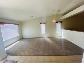 3122 Flower Garden Ct in North Las Vegas, NV - Foto de edificio - Building Photo