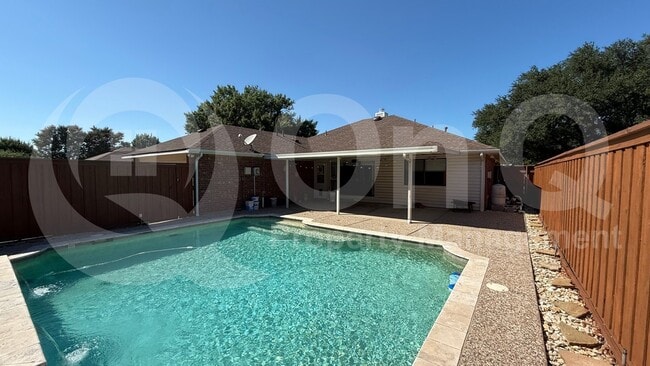 2030 Lansdown Dr in Carrollton, TX - Building Photo - Building Photo