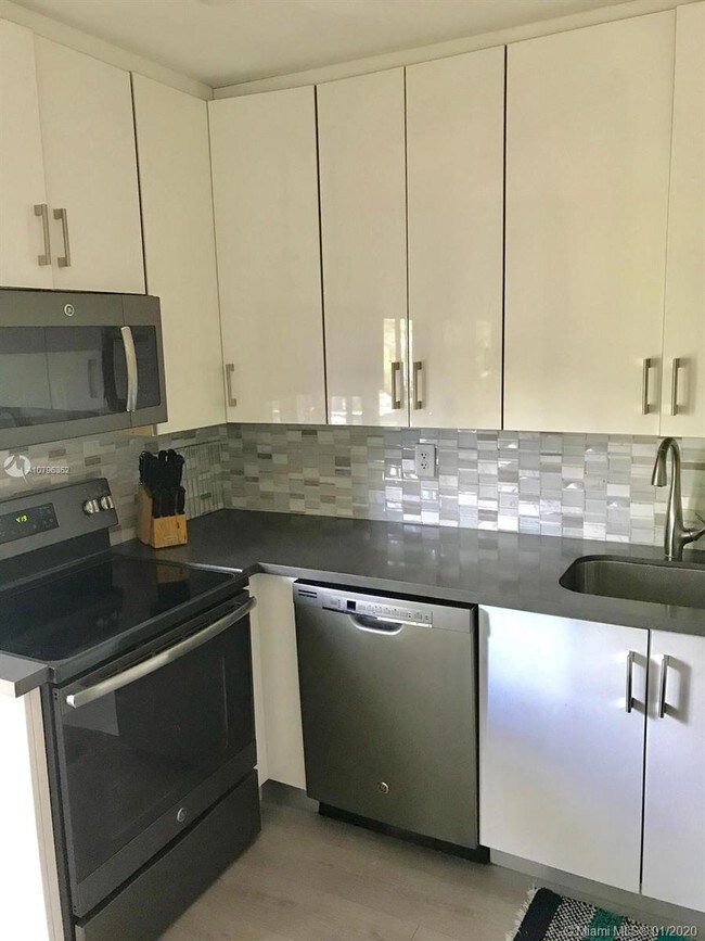 2999 Bridgeport Ave-Unit -2999 in Miami, FL - Building Photo - Building Photo