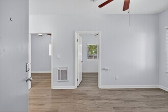 2212 Myrtle Ave in Long Beach, CA - Building Photo - Building Photo