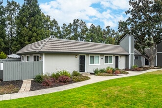 WESTWOOD VILLAGE in Manteca, CA - Foto de edificio - Building Photo