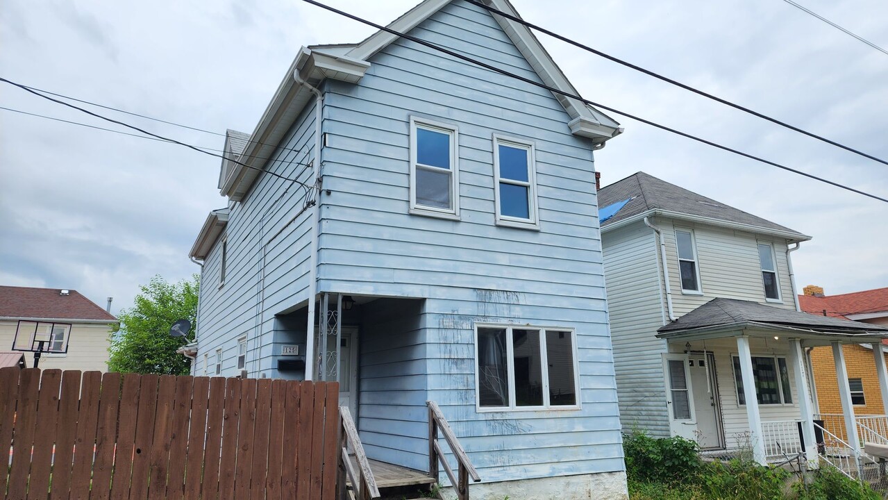 125 Elm Ave in Monessen, PA - Building Photo