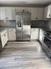 1035 Holman Way in Sparks, NV - Foto de edificio - Building Photo