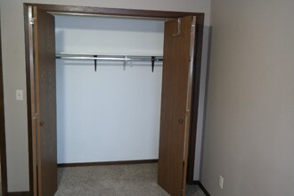 901 Woodward Ave in Kingsford, MI - Foto de edificio - Building Photo