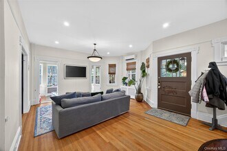 121 Morris Ave in Rockville Centre, NY - Building Photo - Building Photo