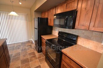 9237 W Brogan Dr in Boise, ID - Building Photo - Building Photo