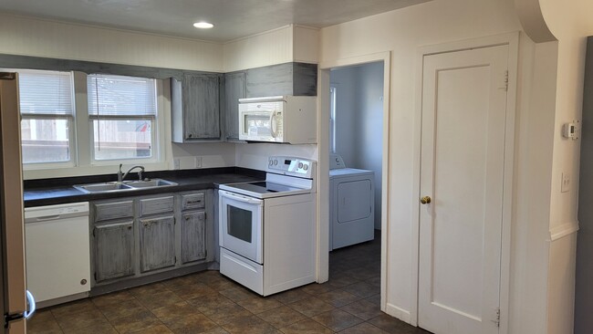 2027 2nd Ave, Unit A in Rapid City, SD - Foto de edificio - Building Photo