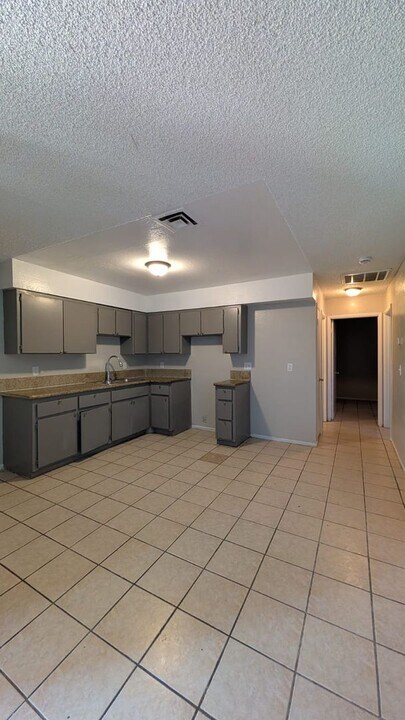 2524 N Magnet St in North Las Vegas, NV - Foto de edificio
