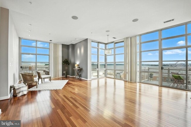 property at 157 Fleet St