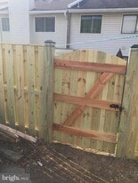 13302 Preuit Pl in Herndon, VA - Building Photo