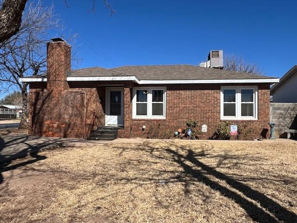 221 34th St in Snyder, TX - Building Photo