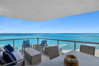3801 Collins Ave in Miami Beach, FL - Foto de edificio - Building Photo