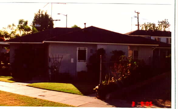 8102 Norton Ave in West Hollywood, CA - Building Photo