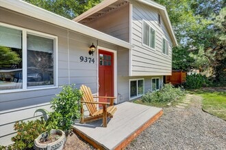 9374 NE 120th Pl in Kirkland, WA - Building Photo - Building Photo