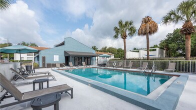 Westwood Crossing in Brandon, FL - Foto de edificio - Building Photo
