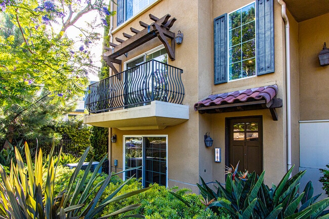 property at 2400 Torrey Pines Rd