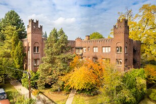 Arenson Court in Portland, OR - Building Photo - Primary Photo