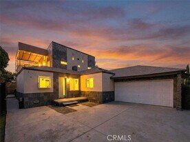 18750 Collins St in Los Angeles, CA - Building Photo