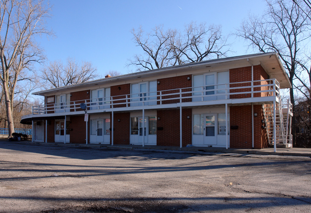 2545 W Bancroft St in Toledo, OH - Building Photo