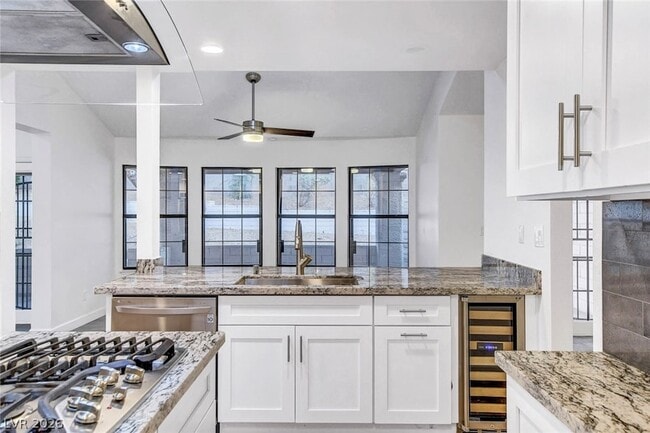 211 Garfield Dr in Henderson, NV - Foto de edificio - Building Photo