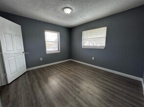 2401 NW 15th St in Fort Lauderdale, FL - Building Photo - Building Photo