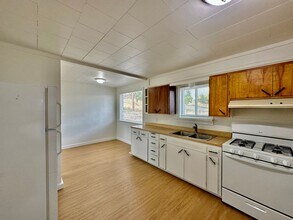 3528 Lakeport Blvd in Klamath Falls, OR - Foto de edificio - Building Photo