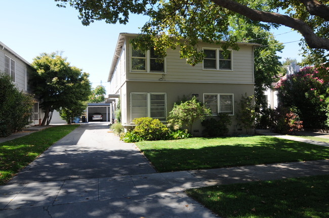 474-480 Matadero Avenue in Palo Alto, CA - Foto de edificio - Building Photo