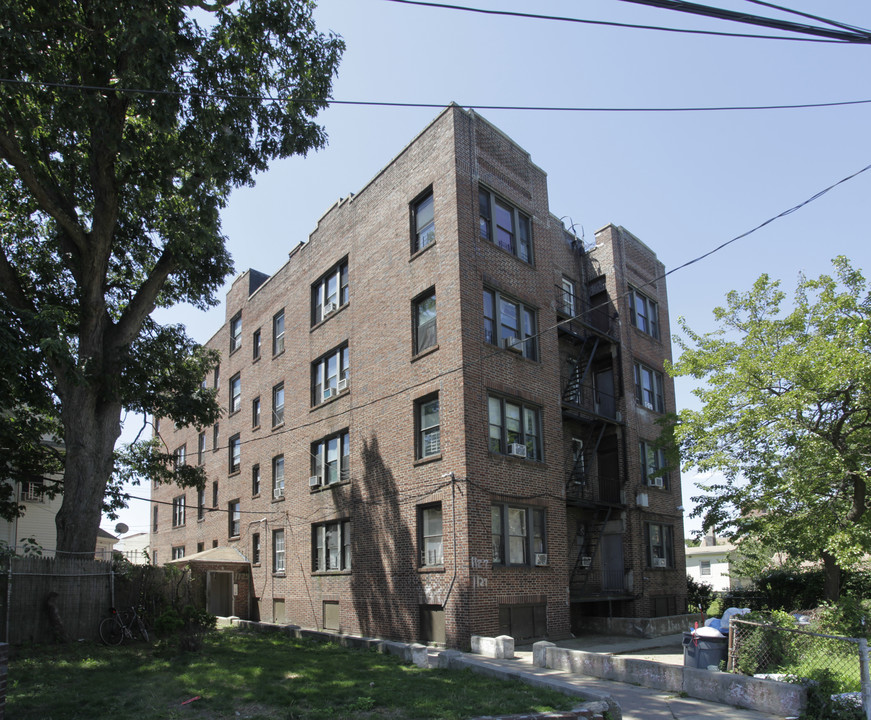 Nameoke Street in Far Rockaway, NY - Building Photo