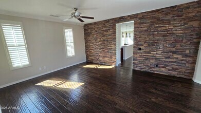 35214 N 34th Ln in Phoenix, AZ - Foto de edificio - Building Photo