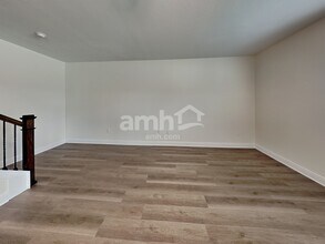 1114 Heavenly Dr in St. Cloud, FL - Foto de edificio - Building Photo