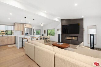 27357 Pacific Coast Hwy in Malibu, CA - Building Photo - Building Photo