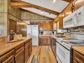 104 Juniper Ln in Moneta, VA - Foto de edificio - Building Photo