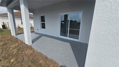 2817 21st St SW in Lehigh Acres, FL - Foto de edificio - Building Photo