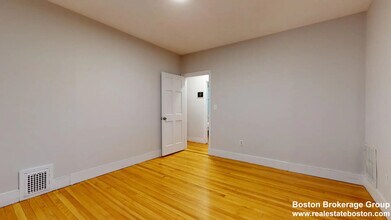 33 Edison Grn, Unit 2 in Boston, MA - Building Photo - Building Photo