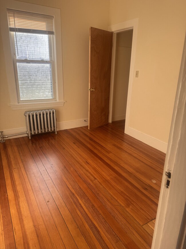 197 Sheridan Ave, Unit Third Floor in Medford, MA - Foto de edificio - Building Photo